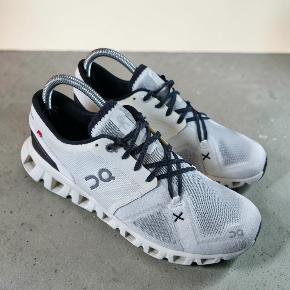 On Cloud X 3 Fitness Running Shoes White Black 60.98697 Womens Size 10 Sneakers